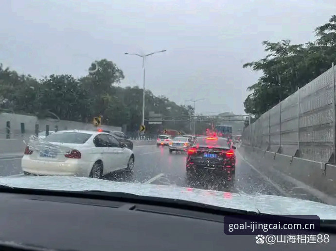 一场雨拖了2小时11分钟 vs. 姆巴佩只用14分钟就改写历史——法国3比0伊拉克的数字对决